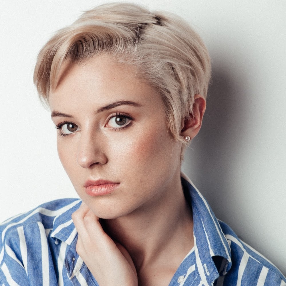 Meet your Posher, Ava